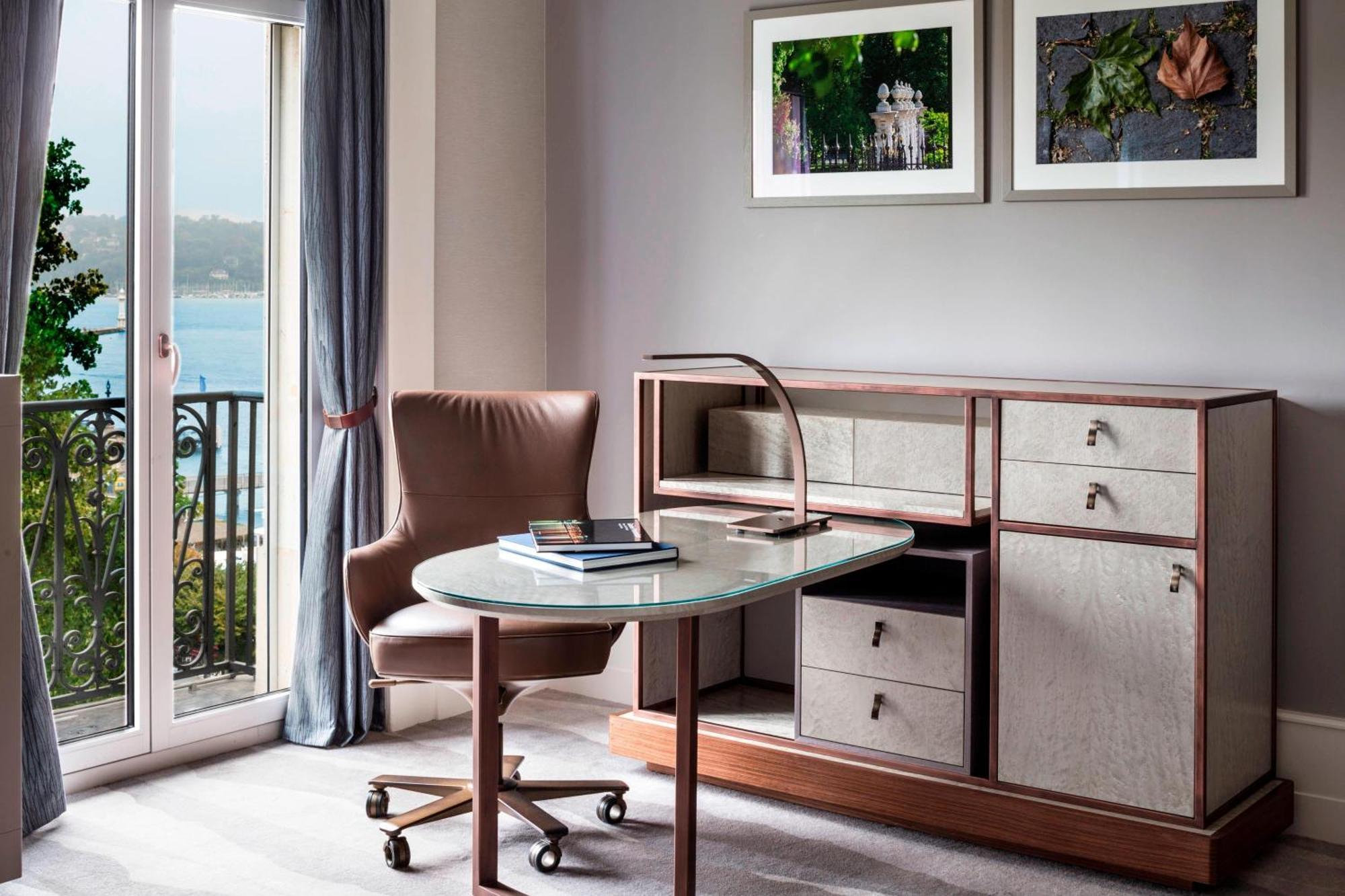 The Ritz-carlton De La Paix, होटल