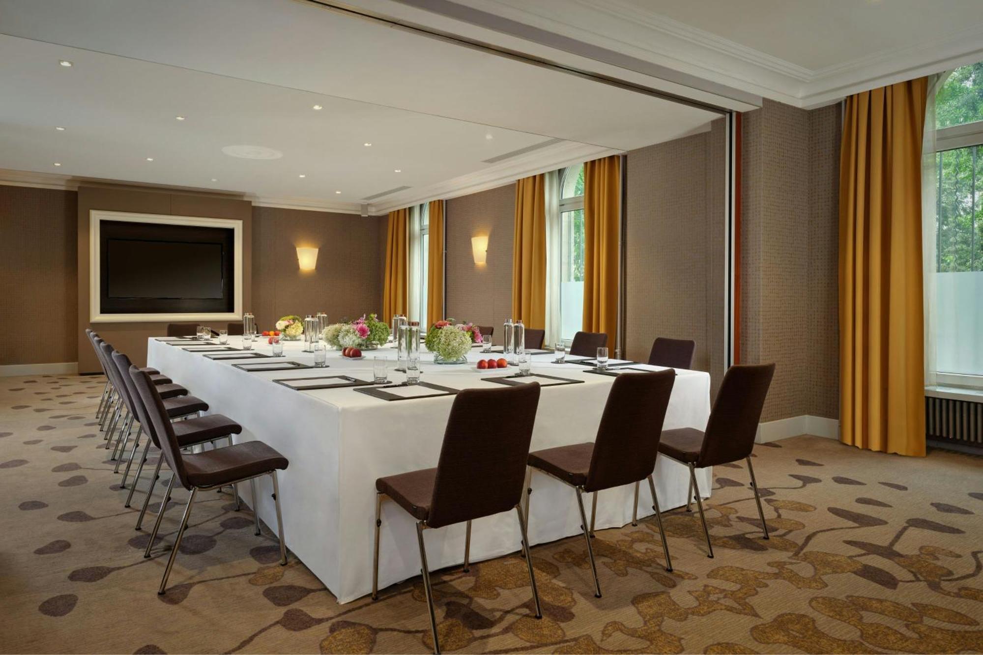 The Ritz-carlton De La Paix, 5* Geneva