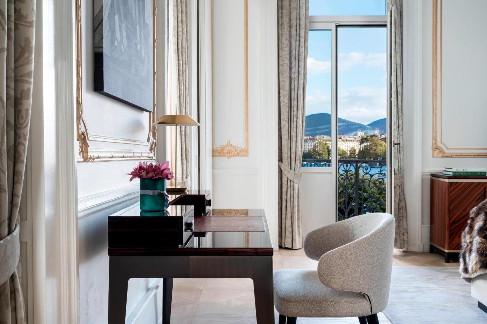 The Ritz-carlton De La Paix, होटल