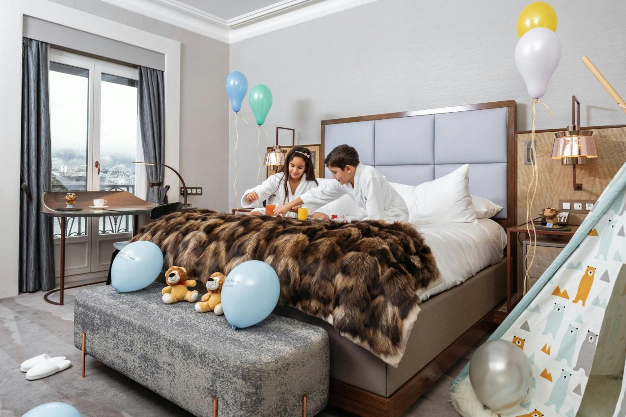 The Ritz-carlton De La Paix,